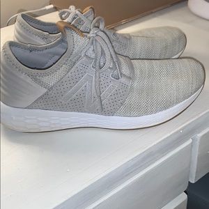 New balance tennis shoes women’s 8.5